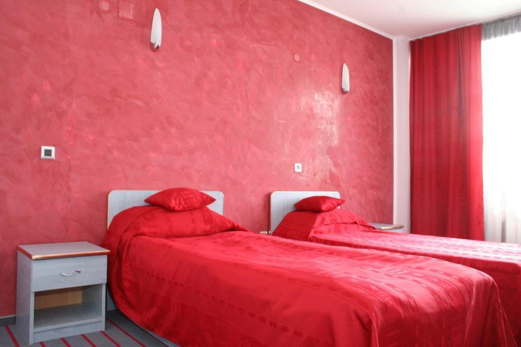 Hotel Zytto By Razvan Rat Slatina  Ruang foto