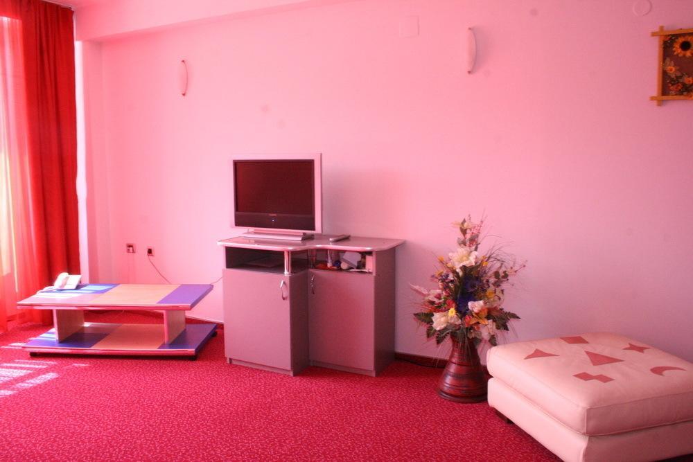 Hotel Zytto By Razvan Rat Slatina  Ruang foto
